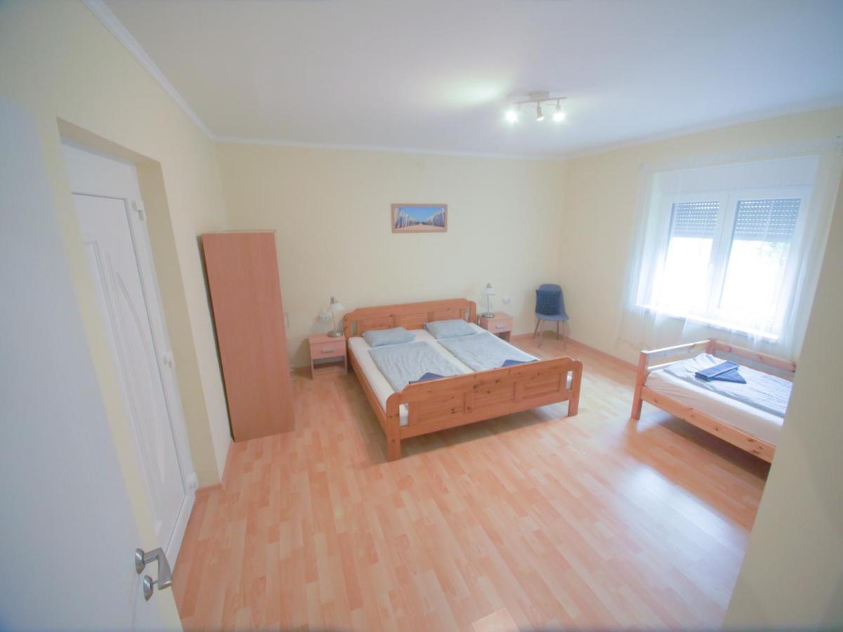 Estike Apartment Balatonlelle Exterior photo